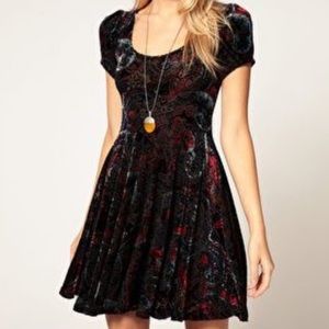 MINKPINK Russian Roulette Black Velvet Dress Sz S